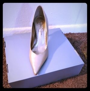 Jessica Simpson pumps